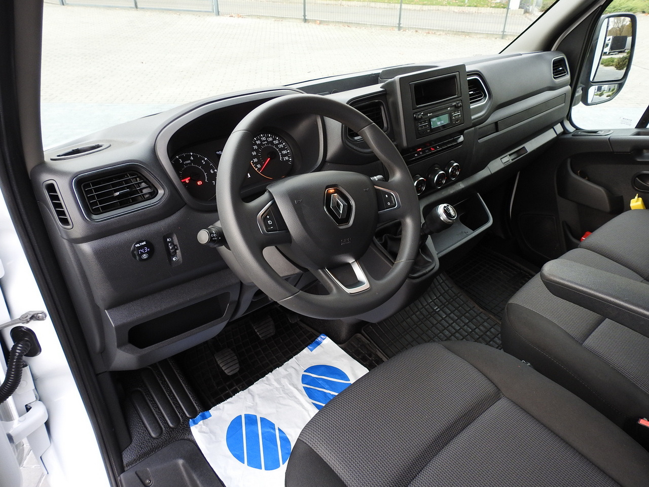 RENAULT MASTER TARPAULIN 10 PALLETS WEBASTO CRUISE CONTROL AIR CONDITIONING LED LIGHTS PNEUMATICS  165HP - Тентованный фургон: фото 2 RENAULT MASTER TARPAULIN 10 PALLETS WEBASTO CRUISE CONTROL AIR CONDITIONING LED LIGHTS PNEUMATICS  165HP - Тентованный фургон: фото 2