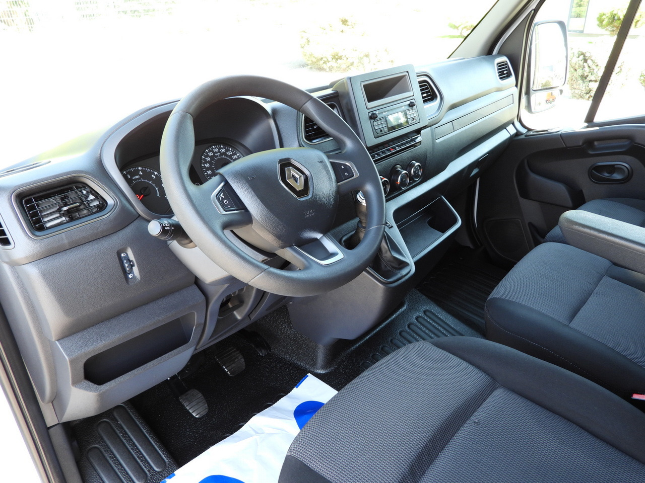 RENAULT MASTER TARPAULIN 10 PALLETS WEBASTO CRUISE CONTROL LED LIGHTS AIR CONDITIONING  165HP - Тентованный фургон: фото 2 RENAULT MASTER TARPAULIN 10 PALLETS WEBASTO CRUISE CONTROL LED LIGHTS AIR CONDITIONING  165HP - Тентованный фургон: фото 2