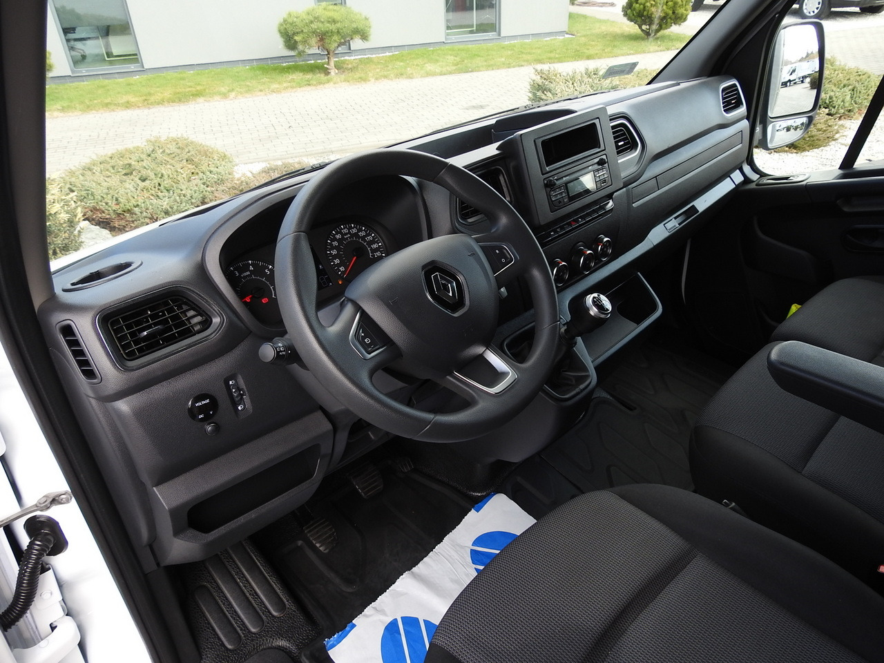 RENAULT MASTER TARPAULIN 10 PALLETS WEBASTO CRUISE CONTROL LED LIGHTS PNEUMATICS AIR CONDITIONING 165HP - Тентованный фургон: фото 2 RENAULT MASTER TARPAULIN 10 PALLETS WEBASTO CRUISE CONTROL LED LIGHTS PNEUMATICS AIR CONDITIONING 165HP - Тентованный фургон: фото 2