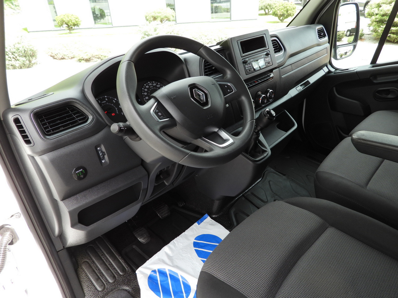 RENAULT MASTER  TARPAULIN 10 PALLETS WEBASTO CRUISE CONTROL LED LIGHTS PNEUMATICS AIR CONDITIONING  165HP - Тентованный фургон: фото 2 RENAULT MASTER  TARPAULIN 10 PALLETS WEBASTO CRUISE CONTROL LED LIGHTS PNEUMATICS AIR CONDITIONING  165HP - Тентованный фургон: фото 2