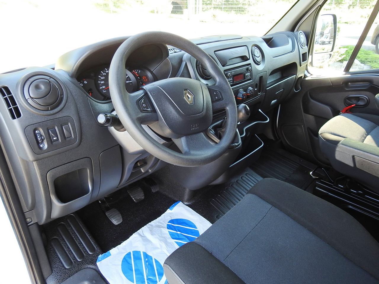 RENAULT MASTER TARPAULIN 8 PALLETS WEBASTO CRUISE CONTROL AIR CONDITIONING PNEUMATICS 170HP - Тентованный фургон: фото 2 RENAULT MASTER TARPAULIN 8 PALLETS WEBASTO CRUISE CONTROL AIR CONDITIONING PNEUMATICS 170HP - Тентованный фургон: фото 2