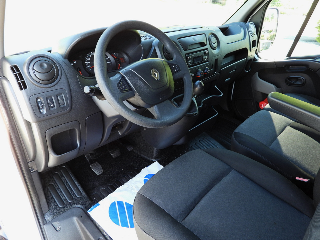 RENAULT MASTER TIPPER CRUISE CONTROL TWIN WHEELS AIR CONDITIONING 145HP - Малотоннажный самосвал: фото 2 RENAULT MASTER TIPPER CRUISE CONTROL TWIN WHEELS AIR CONDITIONING 145HP - Малотоннажный самосвал: фото 2