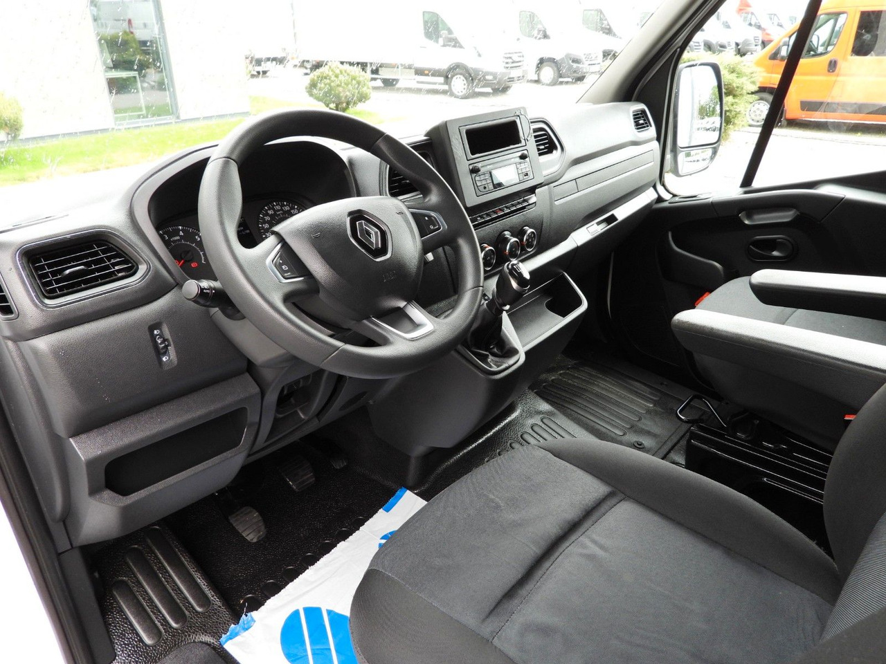 Renault MASTER PRITSCHE PLANE 8 PALETTEN WEBASTO A/C - Тентованный фургон, Грузопассажирский фургон: фото 2 Renault MASTER PRITSCHE PLANE 8 PALETTEN WEBASTO A/C - Тентованный фургон, Грузопассажирский фургон: фото 2