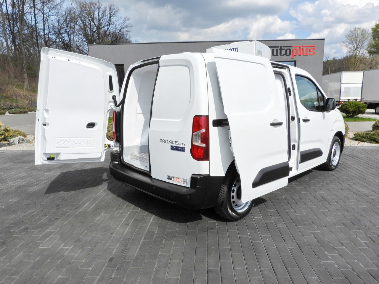 TOYOTA PROACE CITY REFRIGERATOR VAN -15*C POWER SUPPLY 230V CRUISE CONTROL AIR CONDITIONING 100HP - Фургон-рефрижератор: фото 3 TOYOTA PROACE CITY REFRIGERATOR VAN -15*C POWER SUPPLY 230V CRUISE CONTROL AIR CONDITIONING 100HP - Фургон-рефрижератор: фото 3