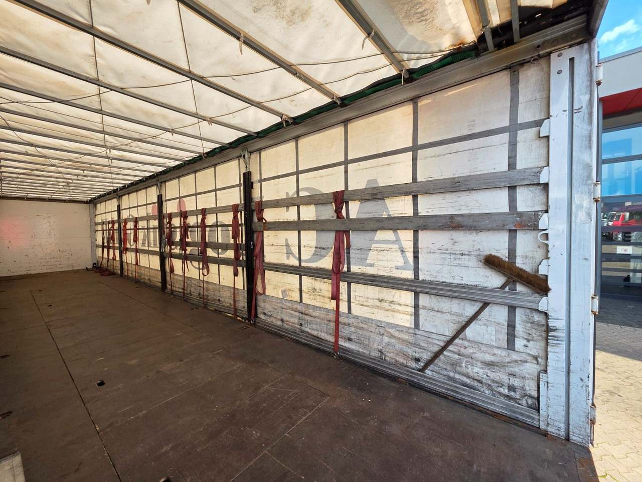 Тентованный полуприцеп Berger SAPL 24 / Coilmulde / EDSCHA: фото 14 Тентованный полуприцеп Berger SAPL 24 / Coilmulde / EDSCHA: фото 14