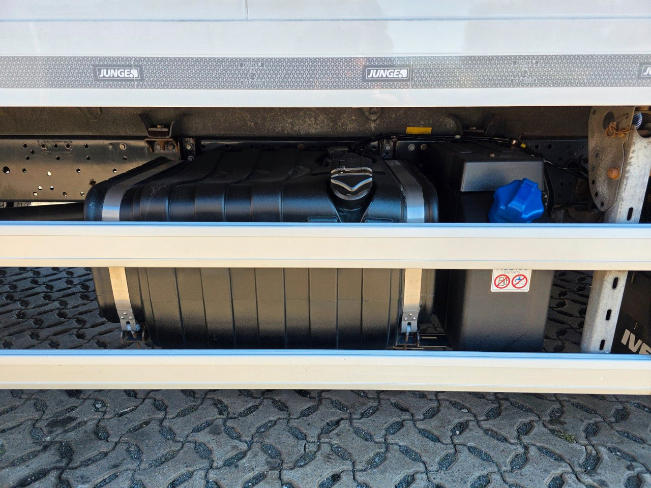 Грузовик с закрытым кузовом Iveco Eurocargo 120E28 / Ladebordwand: фото 19