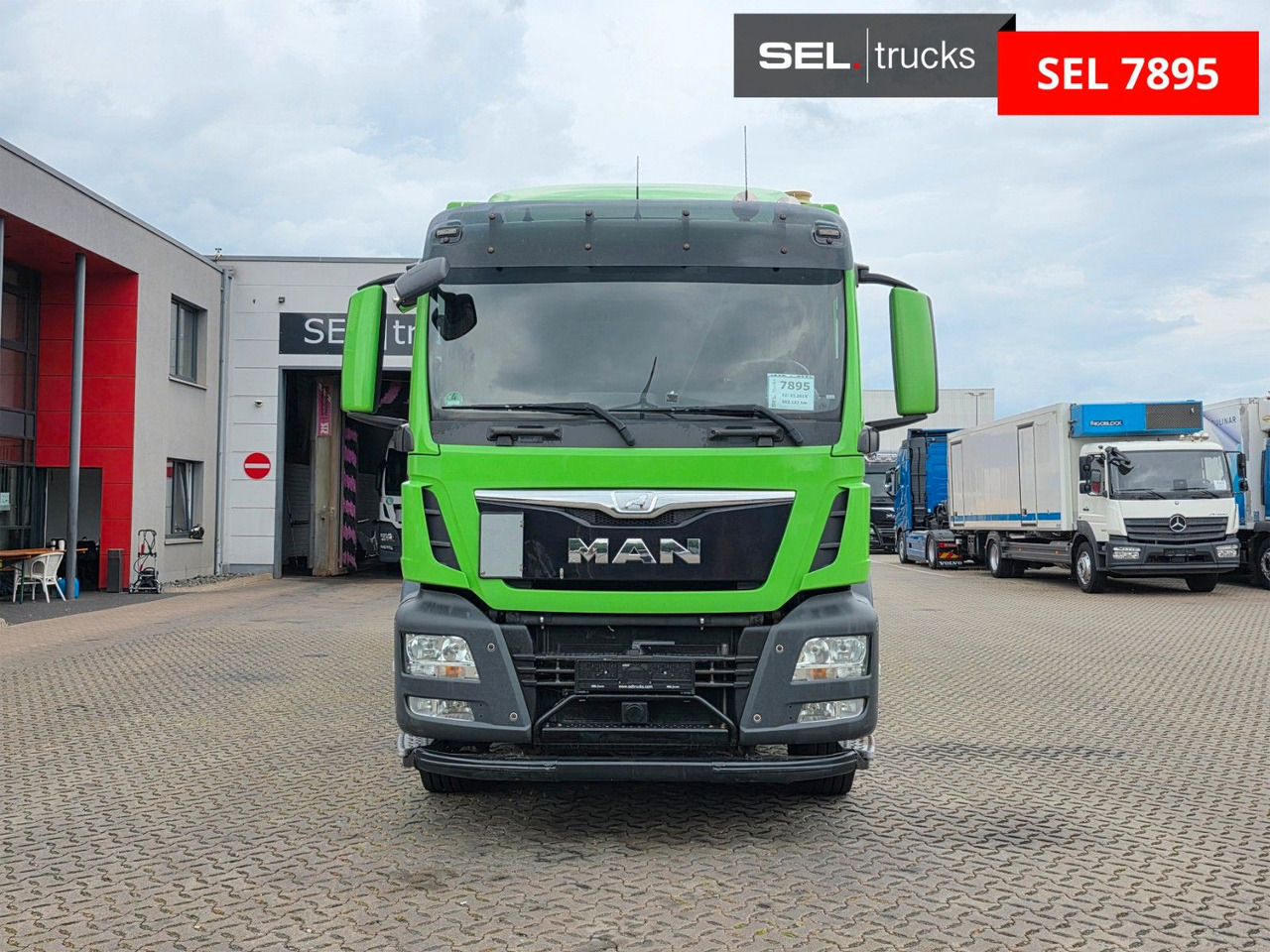 MAN TGS 26.400 6X2-4 LL / Ldbw / ADR AT / Lenkachse - Грузовик с закрытым кузовом: фото 2 MAN TGS 26.400 6X2-4 LL / Ldbw / ADR AT / Lenkachse - Грузовик с закрытым кузовом: фото 2