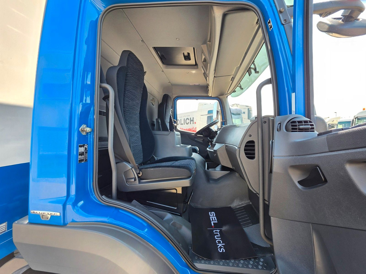 Грузовик с закрытым кузовом Mercedes-Benz Atego 1324 / Ladebordwand: фото 18