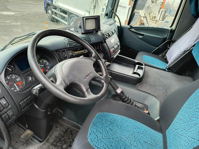 Фото интерьера 1: DAF CF 65.220 CASE - D'HOLLANDIA 2000 KG - 269200 KM в лизинг DAF CF 65.220 CASE - D'HOLLANDIA 2000 KG - 269200 KM