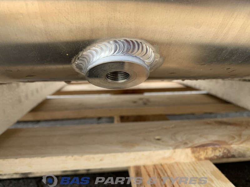 Топливный бак для Грузовиков DAF Brandstoftank DAF 400 Liter 1861396: фото 6 Топливный бак для Грузовиков DAF Brandstoftank DAF 400 Liter 1861396: фото 6