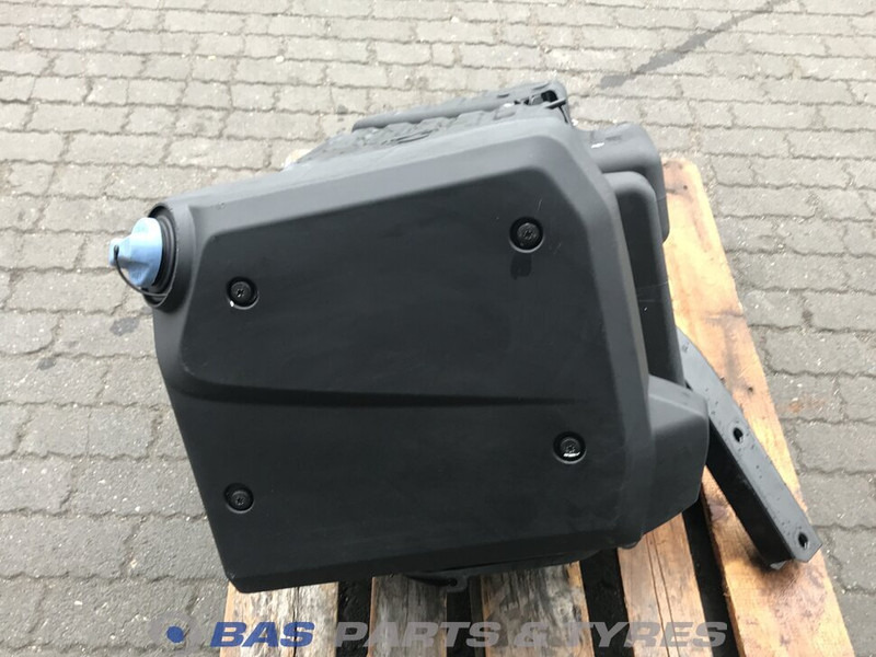 DAF XG DAF AdBlue tank 2292864 - Запчасти для Грузовиков: фото 1 DAF XG DAF AdBlue tank 2292864 - Запчасти для Грузовиков: фото 1