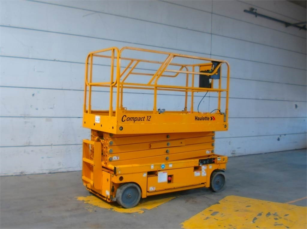 Haulotte Compact 12 - Ножничный подъемник: фото 2 Haulotte Compact 12 - Ножничный подъемник: фото 2