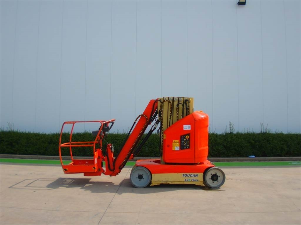 JLG Toucan 12E+ - Вертикальный мачтовый подъемник: фото 1 JLG Toucan 12E+ - Вертикальный мачтовый подъемник: фото 1