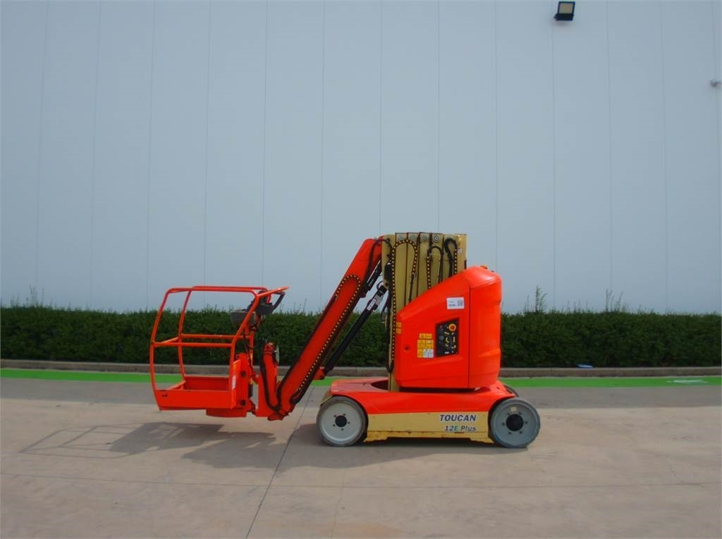 JLG Toucan 12E+ - Вертикальный мачтовый подъемник: фото 1 JLG Toucan 12E+ - Вертикальный мачтовый подъемник: фото 1
