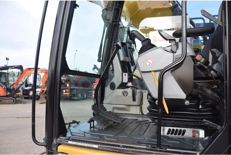 Гусеничный экскаватор Caterpillar 323E-stock id2: фото 8 Гусеничный экскаватор Caterpillar 323E-stock id2: фото 8