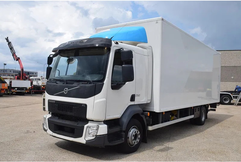 Volvo FL 250 - Грузовик с закрытым кузовом: фото 2 Volvo FL 250 - Грузовик с закрытым кузовом: фото 2