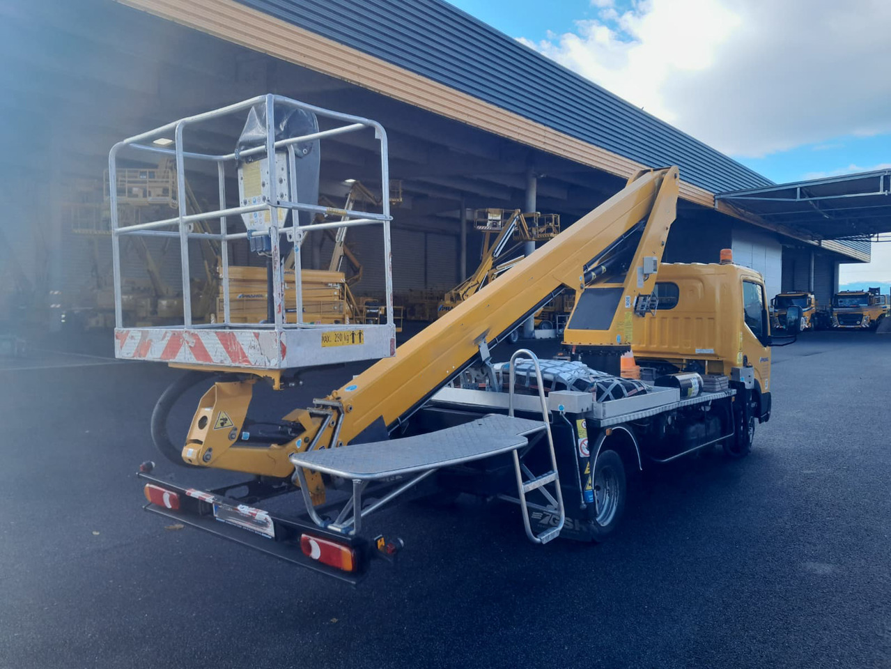 GSR E200T Comfort X - Грузовик с подъемником: фото 3 GSR E200T Comfort X - Грузовик с подъемником: фото 3