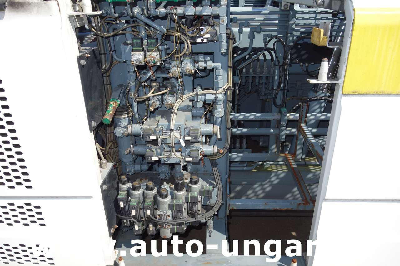 Аэродромный тягач GOLDHOFER AST-1 A500 Baujahr 1999 Push-Back towbarless Pushback Liebherr used GSE: фото 32 Аэродромный тягач GOLDHOFER AST-1 A500 Baujahr 1999 Push-Back towbarless Pushback Liebherr used GSE: фото 32