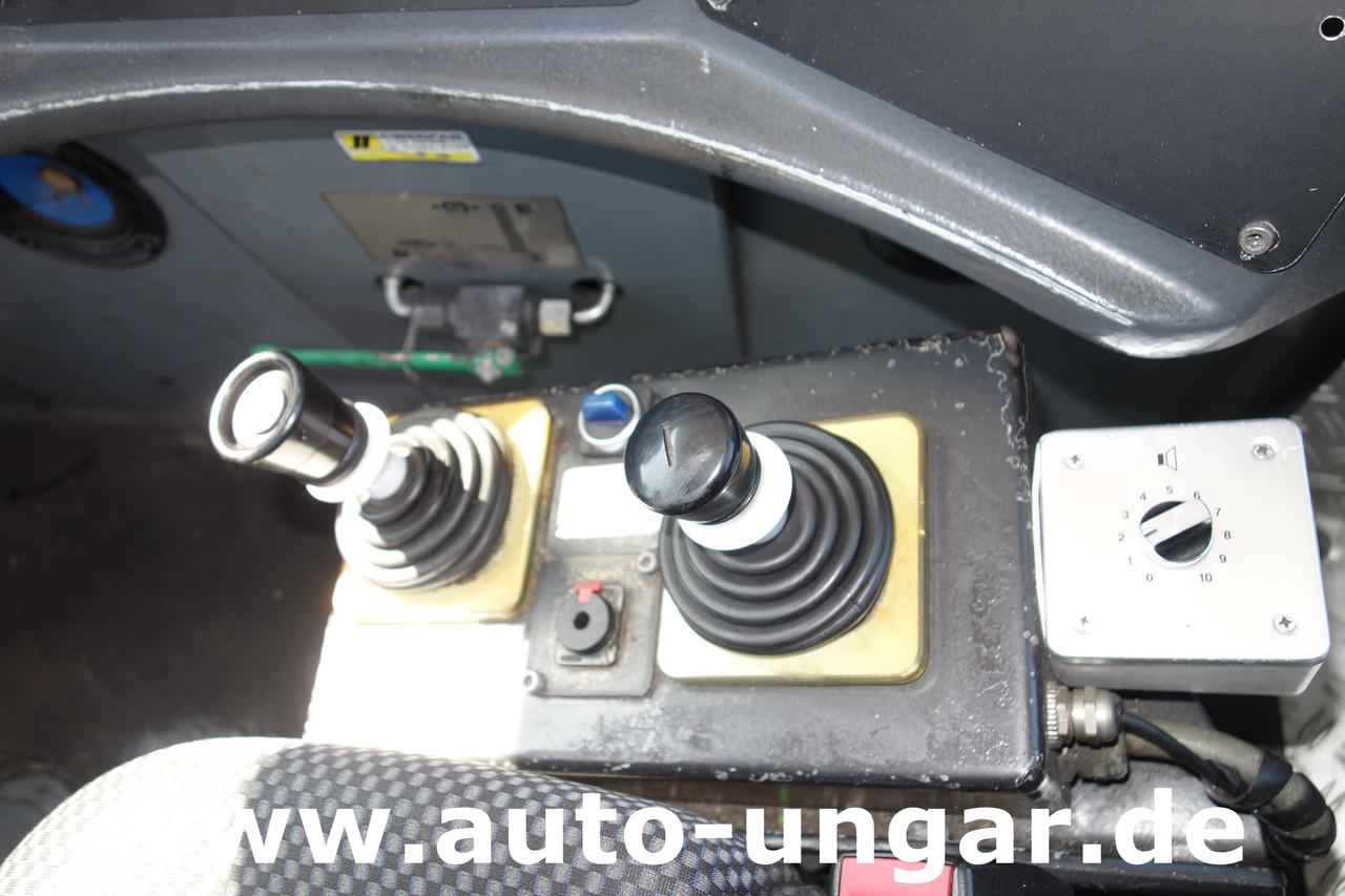 Аэродромный тягач GOLDHOFER AST-1 A500 Baujahr 1999 Push-Back towbarless Pushback Liebherr used GSE: фото 28 Аэродромный тягач GOLDHOFER AST-1 A500 Baujahr 1999 Push-Back towbarless Pushback Liebherr used GSE: фото 28