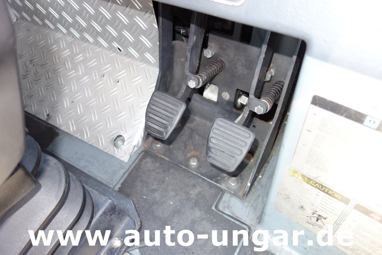 Аэродромный тягач GOLDHOFER AST-1 A500 Baujahr 1999 Push-Back towbarless Pushback Liebherr used GSE: фото 20 Аэродромный тягач GOLDHOFER AST-1 A500 Baujahr 1999 Push-Back towbarless Pushback Liebherr used GSE: фото 20