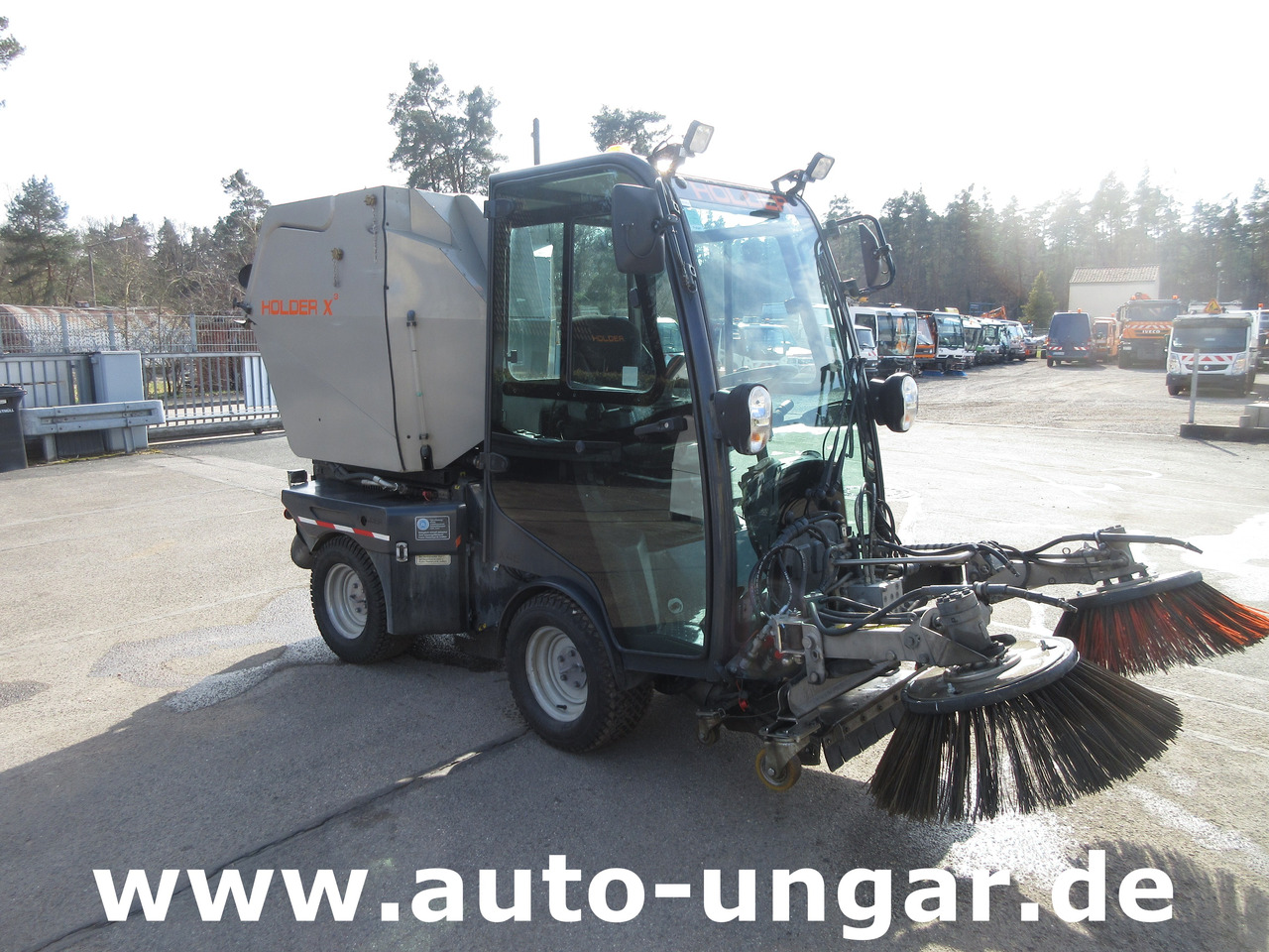 Holder X45 Kubota Diesel Motor Baujahr 2019 Allrad Kehrmaschine Geräteträger - Коммунальный трактор: фото 1 Holder X45 Kubota Diesel Motor Baujahr 2019 Allrad Kehrmaschine Geräteträger - Коммунальный трактор: фото 1