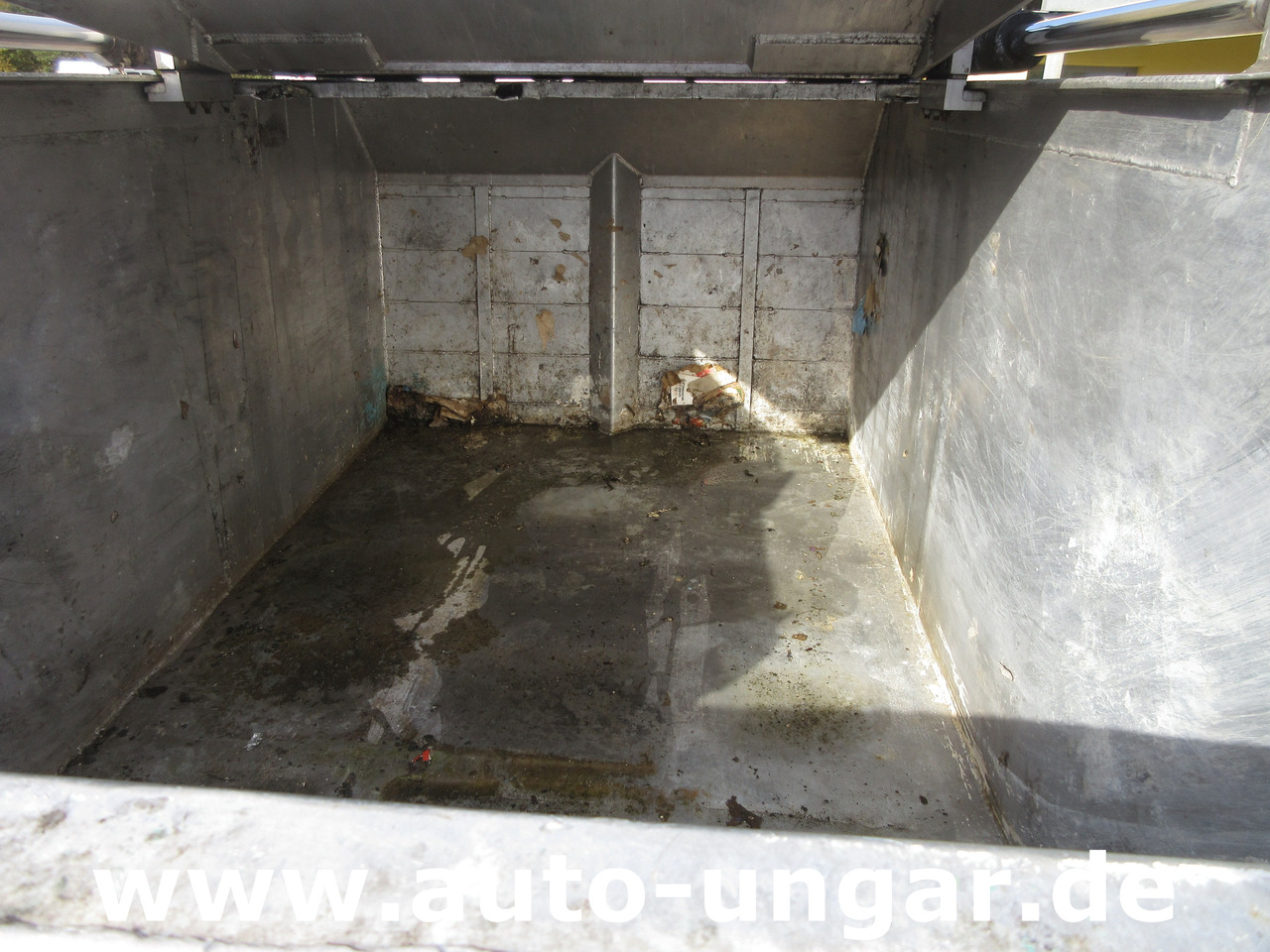Мусоровоз Isuzu NPR 75 Müllwagen Provence Benne - Faun Lifter Presse Kipper Trittbrett Bj 12: фото 8