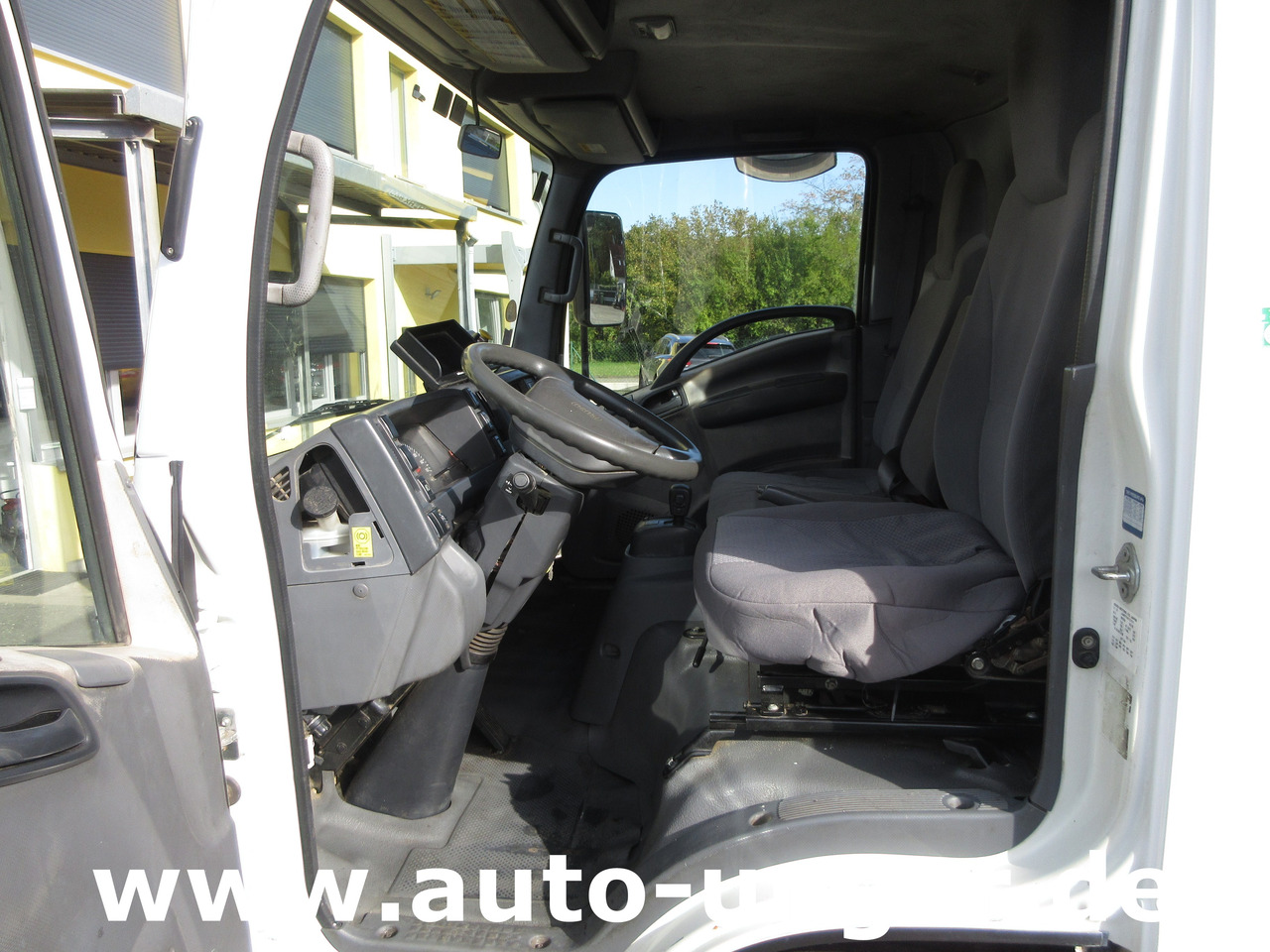 Мусоровоз Isuzu NPR 75 Müllwagen Provence Benne - Faun Lifter Presse Kipper Trittbrett Bj 12: фото 9