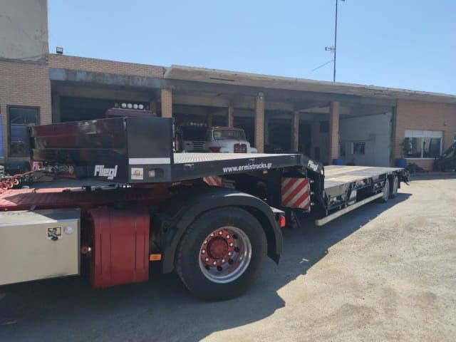 Fliegl D6 - Низкорамный полуприцеп: фото 4 Fliegl D6 - Низкорамный полуприцеп: фото 4