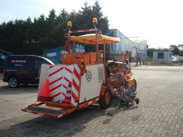 TMT Cold paint road marker - Асфальтоукладочная техника: фото 3 TMT Cold paint road marker - Асфальтоукладочная техника: фото 3