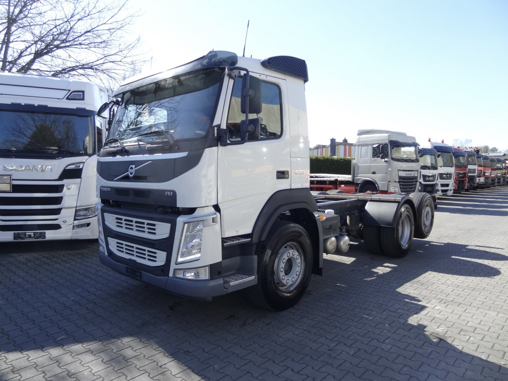 Volvo FM 420 6X2*4 - Грузовик-шасси: фото 1 Volvo FM 420 6X2*4 - Грузовик-шасси: фото 1