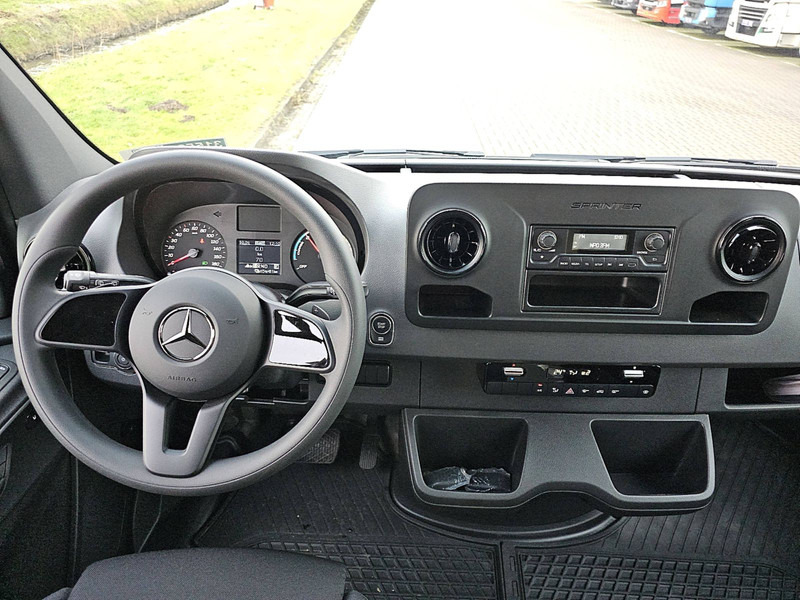 Цельнометаллический фургон, Электрический фургон Mercedes-Benz eSprinter  L2H2 47 kWh Airco!: фото 8