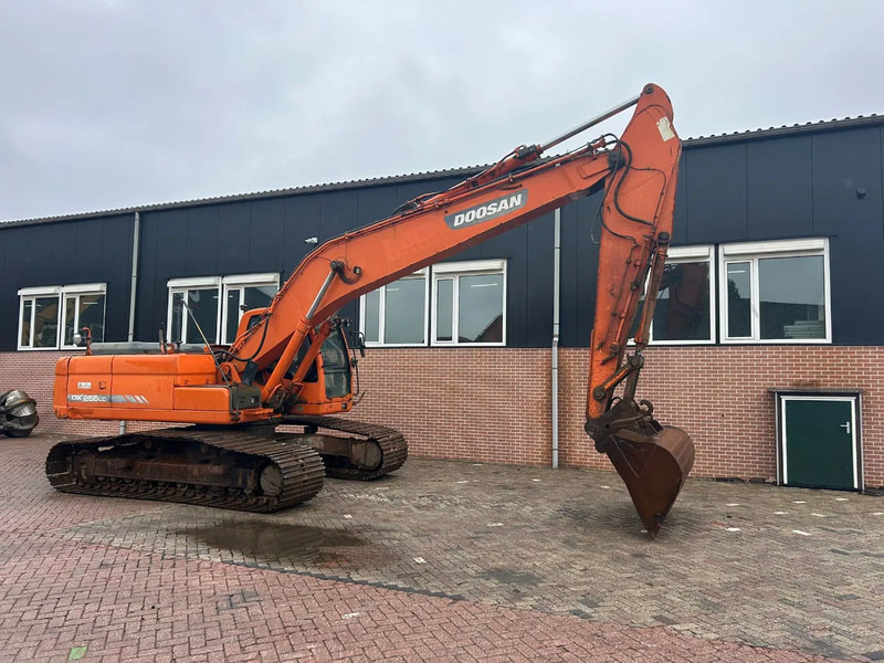 Doosan DX255LC - Гусеничный экскаватор: фото 4 Doosan DX255LC - Гусеничный экскаватор: фото 4