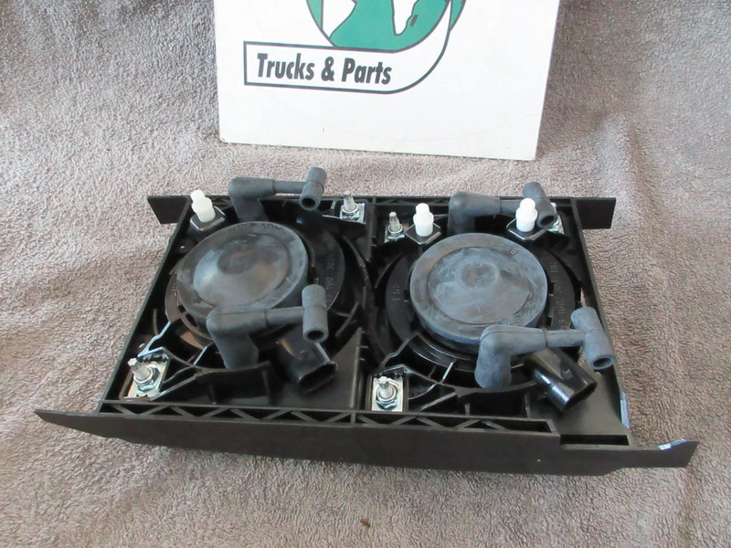 DAF 1725272 // 1725270 // 1725271 // 1725273 MISTLAMP NIEUWE LINKS & RECHTS DAF XF CF LF EURO 5 - Противотуманная фара для Грузовиков: фото 5 DAF 1725272 // 1725270 // 1725271 // 1725273 MISTLAMP NIEUWE LINKS & RECHTS DAF XF CF LF EURO 5 - Противотуманная фара для Грузовиков: фото 5