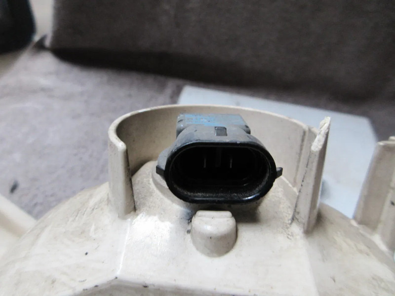 DAF 2032701 // 2032702 MISTLAMP R+L DAF XF CF EURO 6 MODEL 2018 - Противотуманная фара для Грузовиков: фото 5 DAF 2032701 // 2032702 MISTLAMP R+L DAF XF CF EURO 6 MODEL 2018 - Противотуманная фара для Грузовиков: фото 5