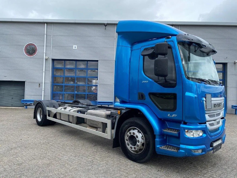DAF LF290 / ONLY:429873KM / LWDS / GOOD TYRES / AUTOMATIC / EURO-6 / 2018 - Грузовик-шасси: фото 2 DAF LF290 / ONLY:429873KM / LWDS / GOOD TYRES / AUTOMATIC / EURO-6 / 2018 - Грузовик-шасси: фото 2