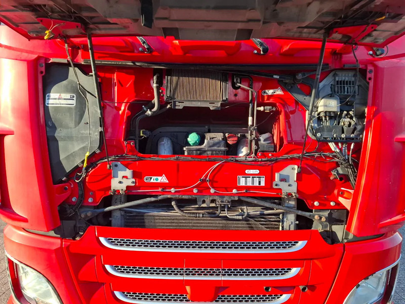 Грузовик с закрытым кузовом DAF XF106-530 / DEB / COMPLETE COMBI / SIDE DOORS / 2XPLATFORM 2500KG / ONLY:773032 KM / LWDS / LEATHER / EURO-6 / 2017: фото 14 Грузовик с закрытым кузовом DAF XF106-530 / DEB / COMPLETE COMBI / SIDE DOORS / 2XPLATFORM 2500KG / ONLY:773032 KM / LWDS / LEATHER / EURO-6 / 2017: фото 14