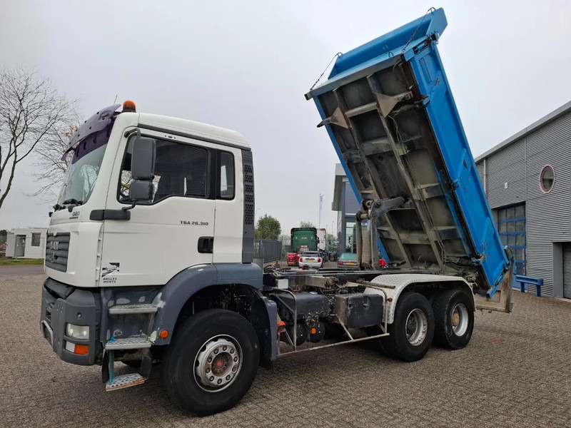 MAN TGA 26.310 / 6X4 / 2XBIG AXLE / 2SIDE TIPPER / ONLY:545423 KM / TUV:06-05-2026 / FULL-STEEL / AIRCO / MANUAL / EURO-4 / 2005 - Самосвал: фото 1 MAN TGA 26.310 / 6X4 / 2XBIG AXLE / 2SIDE TIPPER / ONLY:545423 KM / TUV:06-05-2026 / FULL-STEEL / AIRCO / MANUAL / EURO-4 / 2005 - Самосвал: фото 1