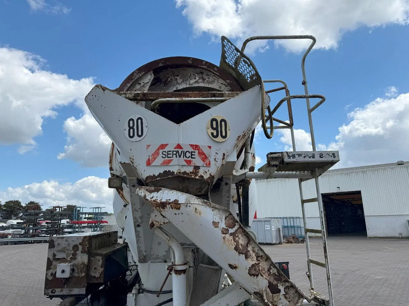 Liebherr 804 FSL 804 FSL / 8m³ / WATERTANK 500 LITER / POMP NOT INCLUDED / ! EMPTY ! / 2015 - Навесное оборудование: фото 4 Liebherr 804 FSL 804 FSL / 8m³ / WATERTANK 500 LITER / POMP NOT INCLUDED / ! EMPTY ! / 2015 - Навесное оборудование: фото 4