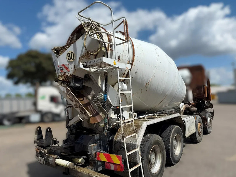 Liebherr 804 FSL 804 FSL / 8m³ / WATERTANK 500 LITER / POMP NOT INCLUDED / ! EMPTY ! / 2015 - Навесное оборудование: фото 5 Liebherr 804 FSL 804 FSL / 8m³ / WATERTANK 500 LITER / POMP NOT INCLUDED / ! EMPTY ! / 2015 - Навесное оборудование: фото 5