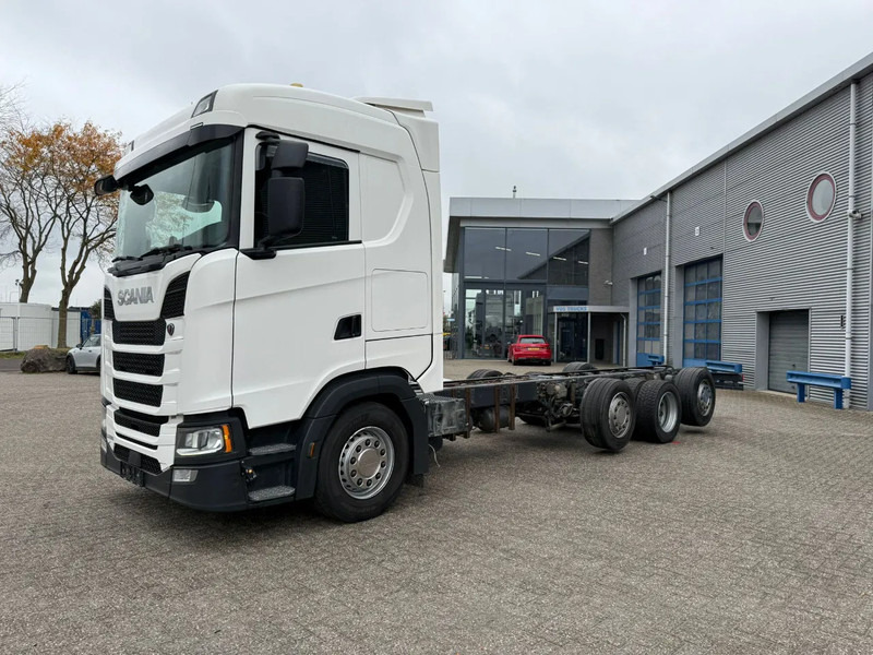 Scania NGS S500 / 8X2 / RETARDER / 2X LIFT+LENKACHSE / FULL-AIR / LWDS / LEATHER / FRIDGE / AUTOMATIC / EURO-6 / 2018 - Грузовик-шасси: фото 1 Scania NGS S500 / 8X2 / RETARDER / 2X LIFT+LENKACHSE / FULL-AIR / LWDS / LEATHER / FRIDGE / AUTOMATIC / EURO-6 / 2018 - Грузовик-шасси: фото 1