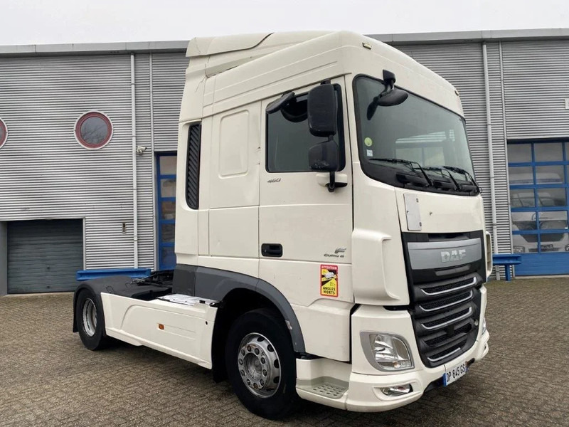 DAF XF106-460 / AUTOMATIC / DEB / PARKCOOL / AIRCO / EURO-6 / 2015 - Тягач: фото 2 DAF XF106-460 / AUTOMATIC / DEB / PARKCOOL / AIRCO / EURO-6 / 2015 - Тягач: фото 2