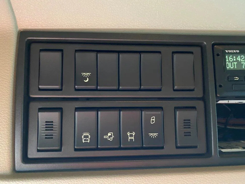 Тягач Volvo FM11-370 / GERMAN TRUCK / KB CHASSIS / VEB / ACC / LWDS / DOUBLE TANK / ONLY:763562 KM / AIRCO / AUTOMATIC / EURO-6 / 2018: фото 18