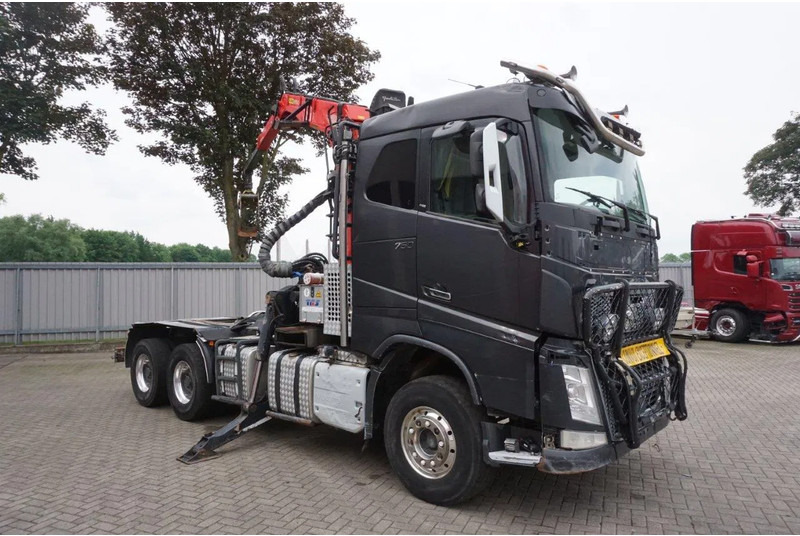 Volvo FH16-750 / ENGINE RUNNING / 6x4 / RETARDER / BIG AXLE / VEB+ / PALFINGER FD250 / EURO-6 / 2016 - Лесовоз, Автоманипулятор: фото 4 Volvo FH16-750 / ENGINE RUNNING / 6x4 / RETARDER / BIG AXLE / VEB+ / PALFINGER FD250 / EURO-6 / 2016 - Лесовоз, Автоманипулятор: фото 4