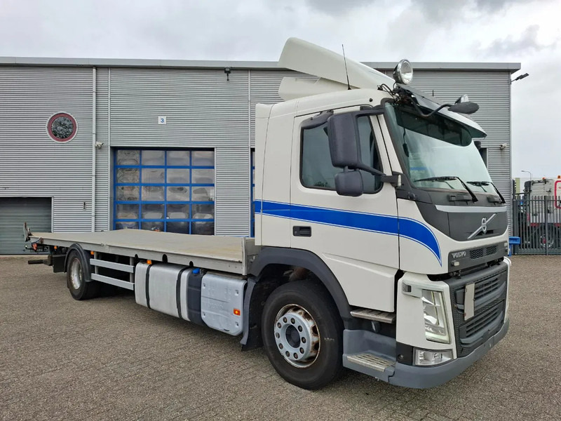 Volvo FM11-330 / ONLY:376356 KM / NAVI / FULL-AIR / LWDS / AIRCO / AUTOMATIC / EURO-6 / 2016 - Грузовик-шасси: фото 2 Volvo FM11-330 / ONLY:376356 KM / NAVI / FULL-AIR / LWDS / AIRCO / AUTOMATIC / EURO-6 / 2016 - Грузовик-шасси: фото 2