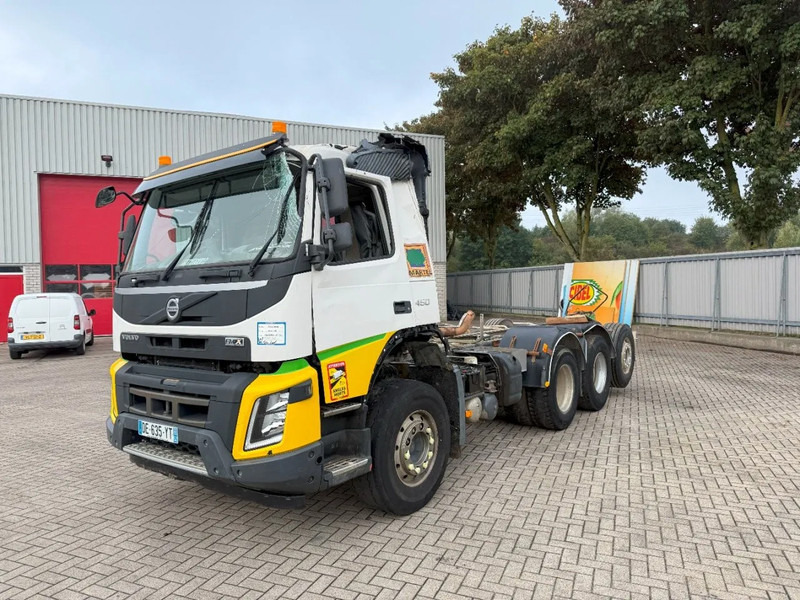 Volvo FMX 450 / ENGINE RUNNING / 8X4 / VEB / ONLY:260642 KM / PTO / LIFT+LENKACHSE / ALCOA / AUTOMATIC / EURO-6 / 2014 - Грузовик-шасси: фото 1 Volvo FMX 450 / ENGINE RUNNING / 8X4 / VEB / ONLY:260642 KM / PTO / LIFT+LENKACHSE / ALCOA / AUTOMATIC / EURO-6 / 2014 - Грузовик-шасси: фото 1