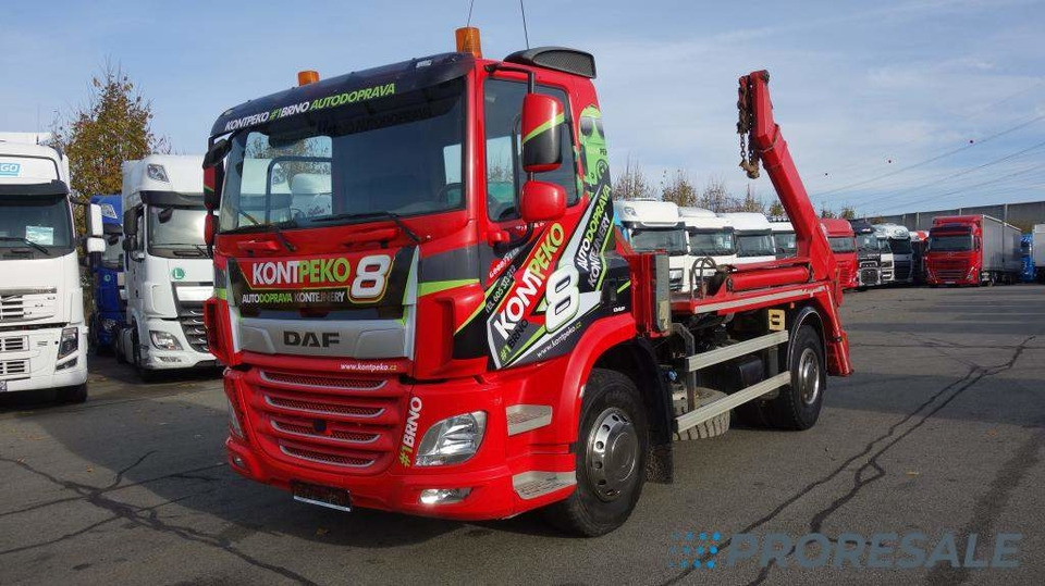 DAF CF 370 FA Day Cab EURO 6 řetězový nosič kontejnerů AK12 - Портальный бункеровоз: фото 2 DAF CF 370 FA Day Cab EURO 6 řetězový nosič kontejnerů AK12 - Портальный бункеровоз: фото 2