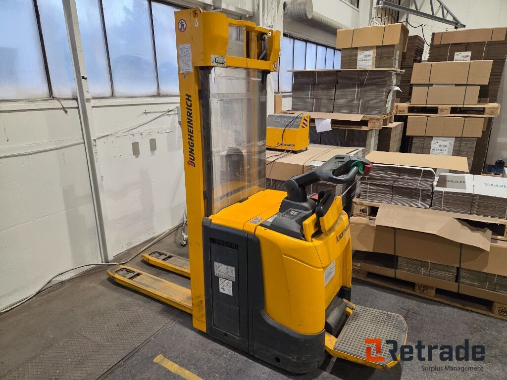Jungheinrich erc 216z med lader 2015 mod - Штабелер: фото 2 Jungheinrich erc 216z med lader 2015 mod - Штабелер: фото 2