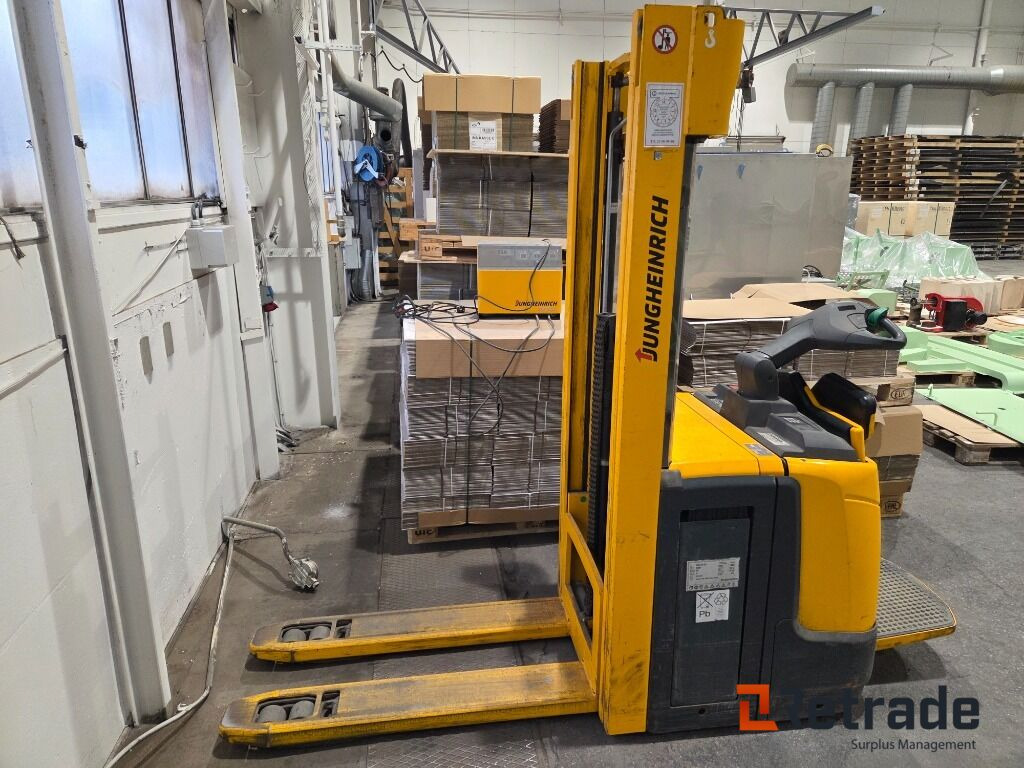 Jungheinrich erc 216z med lader 2015 mod - Штабелер: фото 1 Jungheinrich erc 216z med lader 2015 mod - Штабелер: фото 1