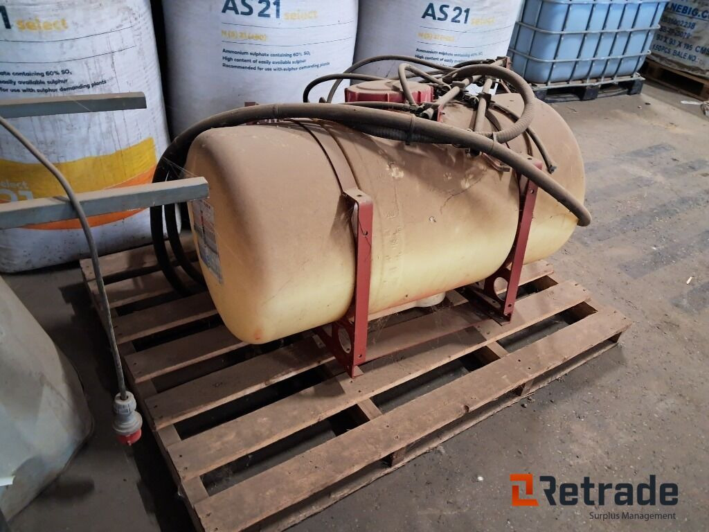 Hardi sprøjtetank 300 L - Сельскохозяйственная техника: фото 2 Hardi sprøjtetank 300 L - Сельскохозяйственная техника: фото 2