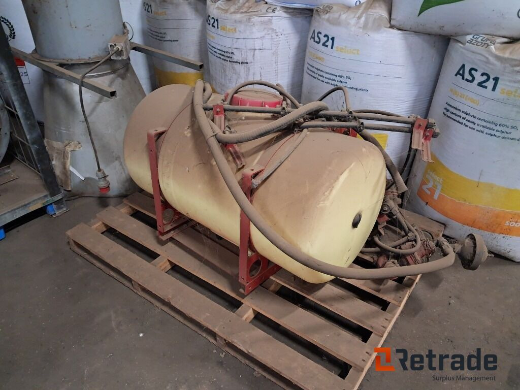 Hardi sprøjtetank 300 L - Сельскохозяйственная техника: фото 1 Hardi sprøjtetank 300 L - Сельскохозяйственная техника: фото 1